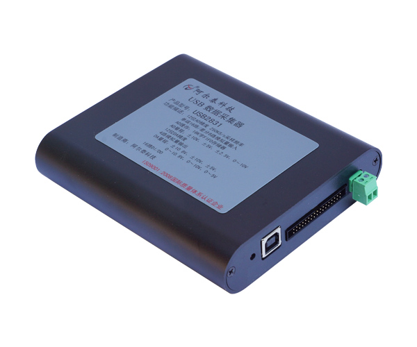 USB3126   250KS/s 12位 16路模拟量输入；带DA、DIO功能