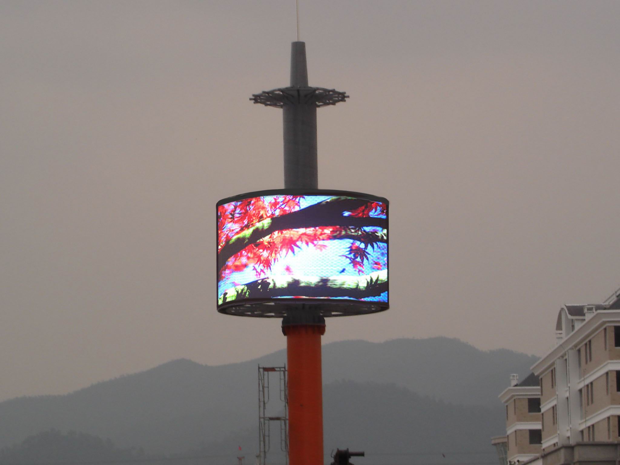 LED创始人 - LED显示屏技术网13505717713余