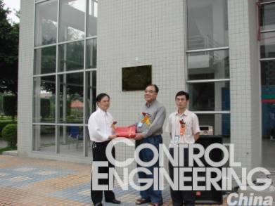 九思易徐总向白云学院崔院长赠送价值达一百多万的软件