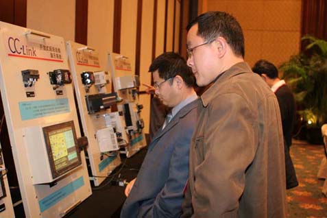 图4现场Demo展示吸引来宾驻足观看