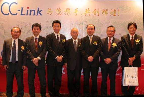 图5部分CC-Link协会干事公司合影留念