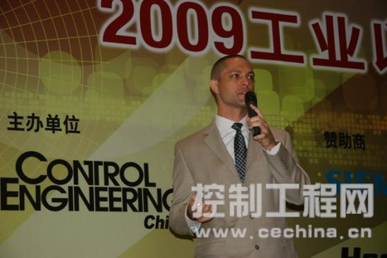 N-Tron Asia业务发展副总裁Mr. Chris Matthews介绍无线以太网