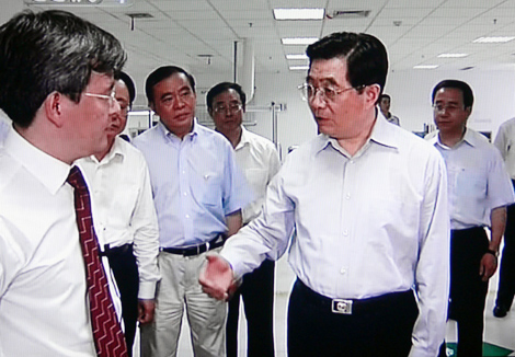 胡锦涛总书记考察浙大中控科技集团如图