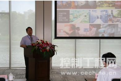      研华上海分公司总经理罗焕城发表演讲