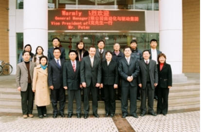 西门子为华东理工大学捐赠培训设备并签订战略合作协议如图