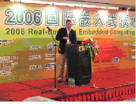 凌华科技嵌入式计算机产品协理柏汉克发表精彩演讲