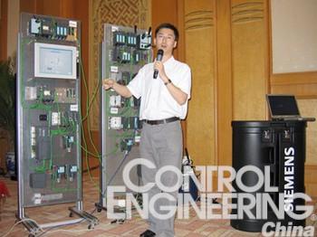 　　西门子工程师现场演示设备